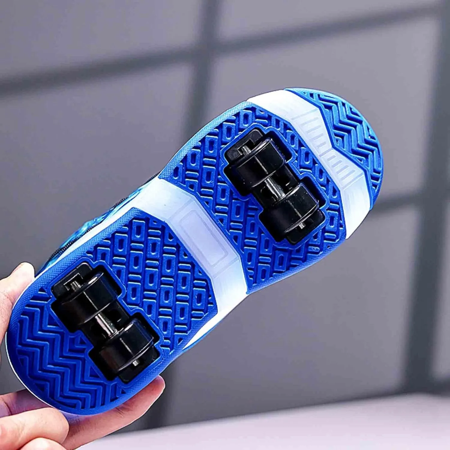 16 LED Light Up Kids Roller Skate Shoes with 4 Wheel, Sneakers for Boys Girls Birthday Thanksgiving Christmas Day