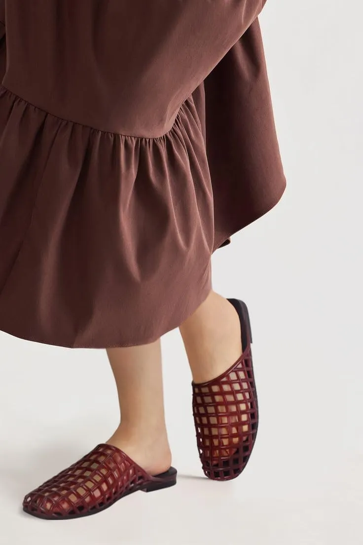 Jelly Shoes for Women Slip on Jelly Mesh Slides Comfortable Closed Toe Jelly Flats Sandals Jelly Summer Beach Slippers