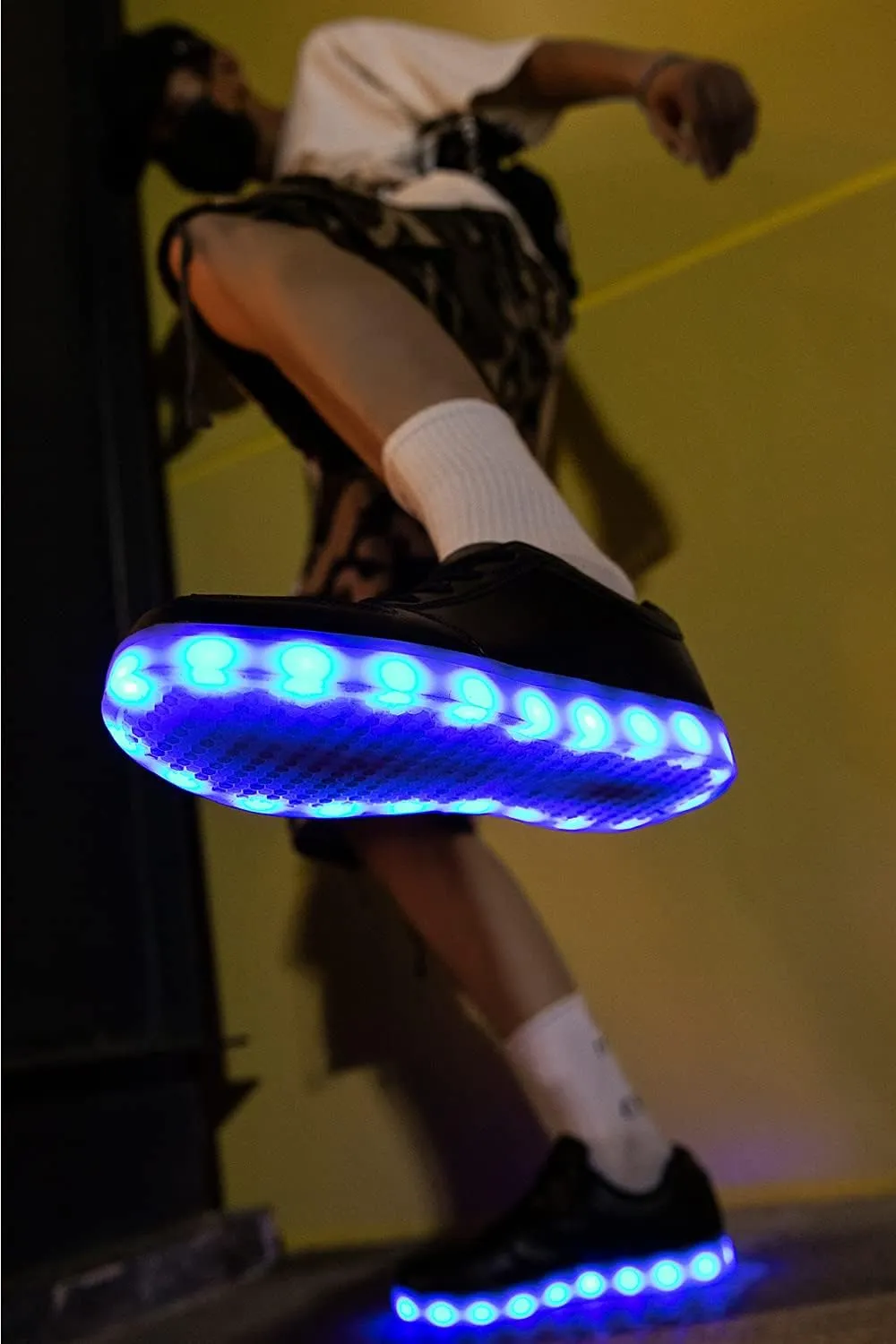LED Light Up Shoes for Women Men Sports LED Shoes Dancing Sneakers Low-Top USB Charging Shoes for Kids